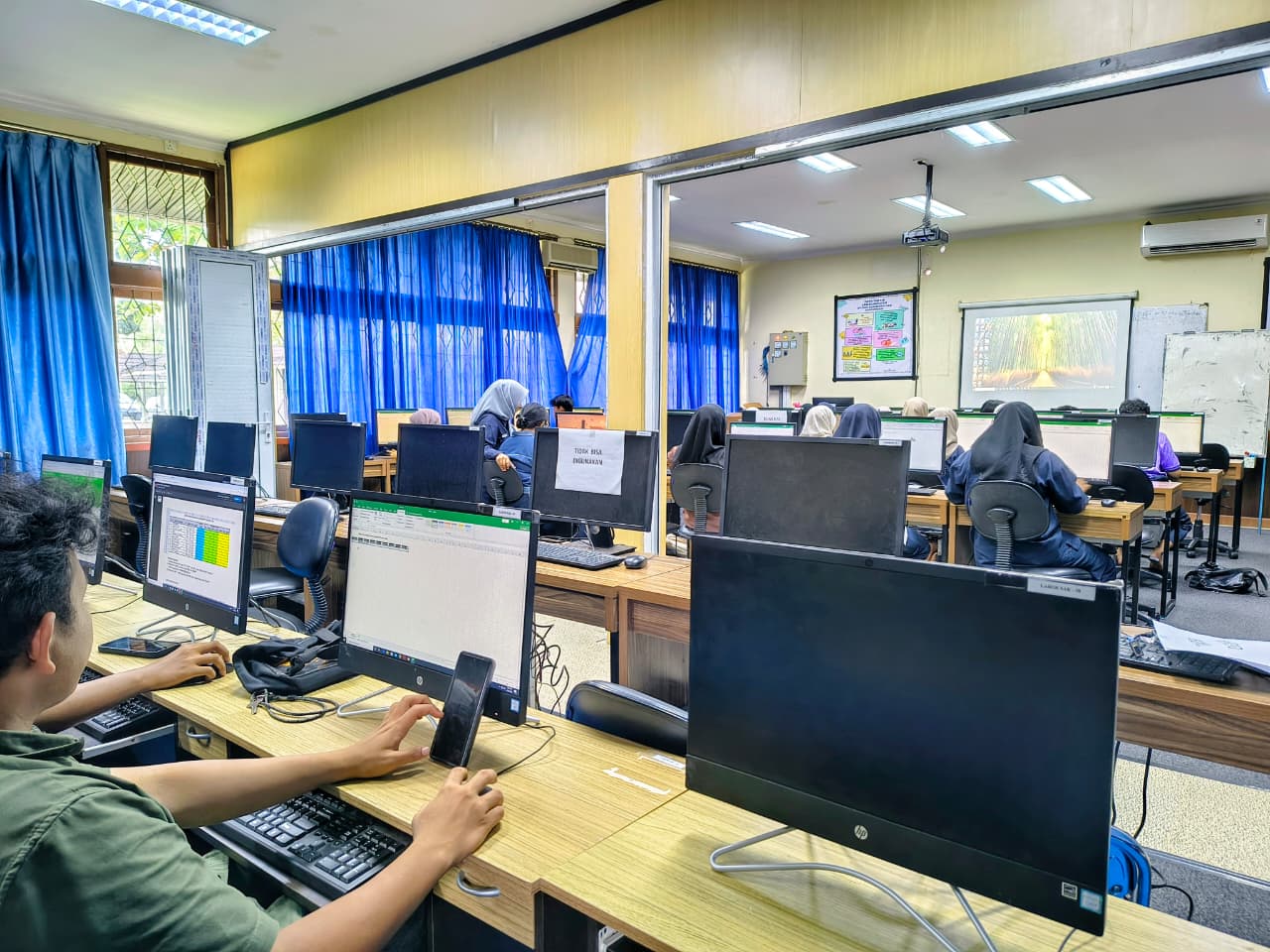 Labor Studio Agribisnis dan Komunikasi